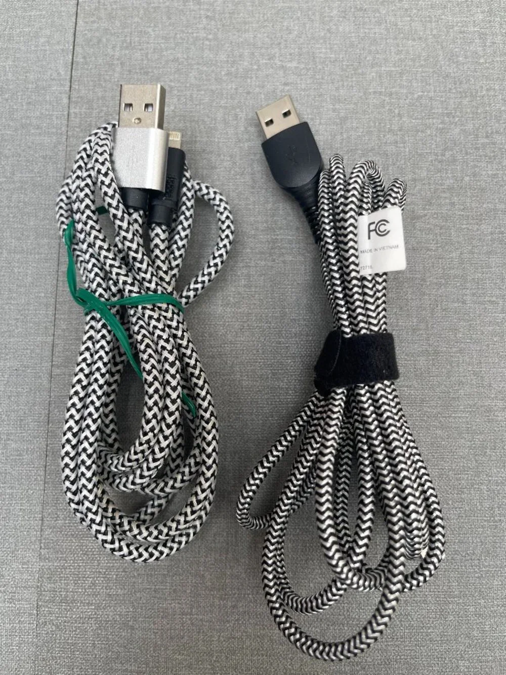 2 Pack lighting to USB charging cable for apple phone/ipad ,pre-owned